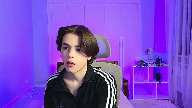 b0y fantasy online show from January 11, 6:33 pm