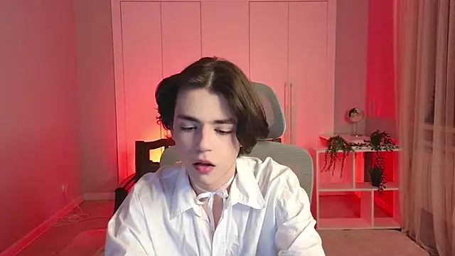 b0y fantasy online show from January 12, 7:10 pm