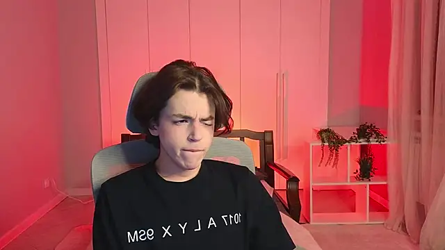 b0y fantasy online show from January 16, 5:33 pm