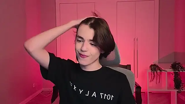 b0y fantasy online show from January 22, 7:45 pm