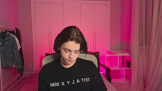 b0y fantasy online show from February 18, 6:04 pm