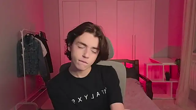 b0y fantasy online show from February 25, 5:47 pm