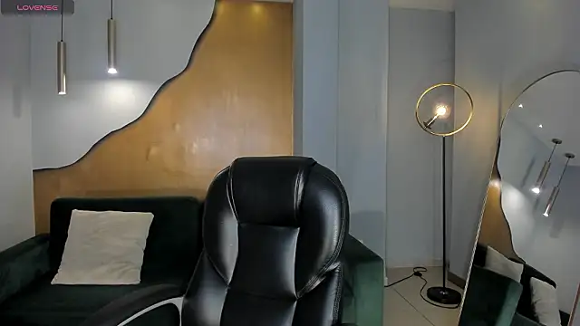 NiaSalvatore online show from February 5, 3:22 am