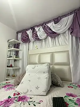 Snapshot of verosantana15 chatting on July 18, 1:10 am verosantana15 online show from July 18, 1:10 am