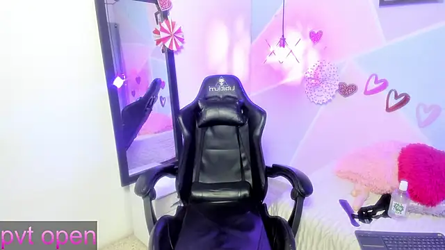 katy handerson online show from March 5, 10:32 pm