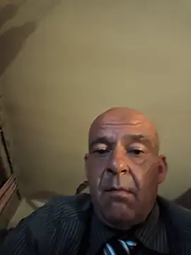 horndude187187 online show from May 24, 11:21 pm