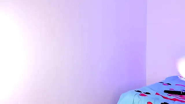 Laurensmith9 online show from February 20, 6:35 pm