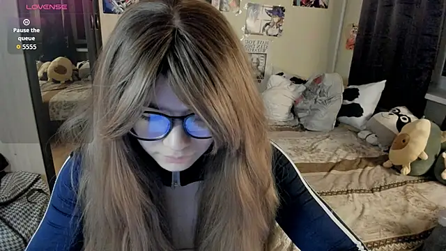 Snapshot of alexiamaleax chatting on April 24, 1:19 am alexiamaleax online show from April 24, 1:19 am