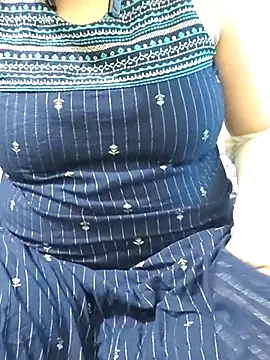 Snapshot of mallupriyapriya chatting on July 7, 5:43 am mallupriyapriya online show from July 7, 5:43 am