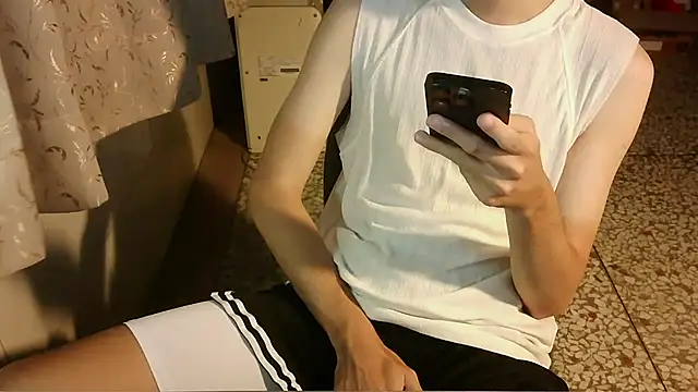 KYU890428 online show from July 12, 5:26 pm