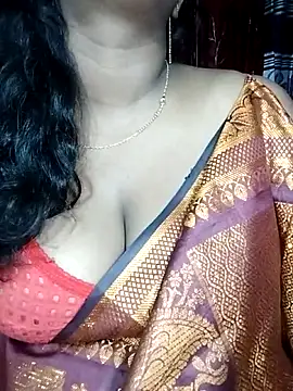 Snapshot of YERY_HOT chatting on April 15, 6:15 pm YERY HOT online show from April 15, 6:15 pm