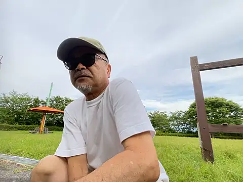 Snapshot of Ryo-j chatting on June 13, 8:23 am Ryo-j online show from June 13, 8:23 am