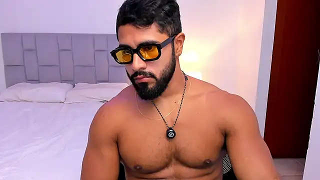 Santiago huntt online show from April 18, 1:15 pm