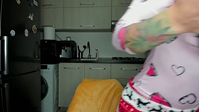 NNNoire online show from February 8, 8:53 pm