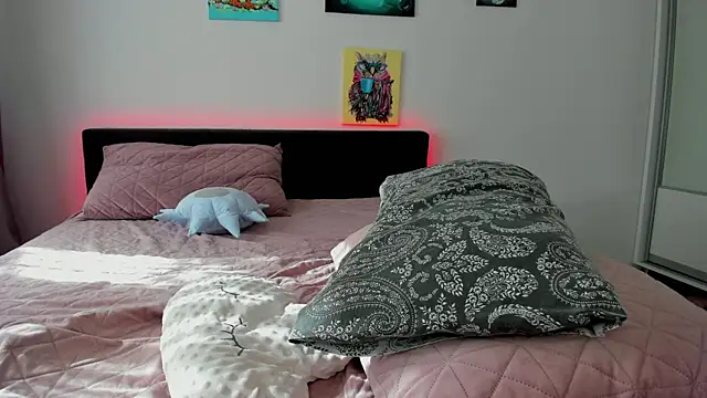 NNNoire online show from March 11, 8:30 am