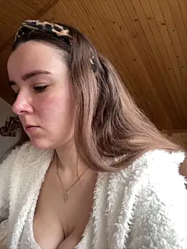 mewKate online show from April 8, 3:56 pm