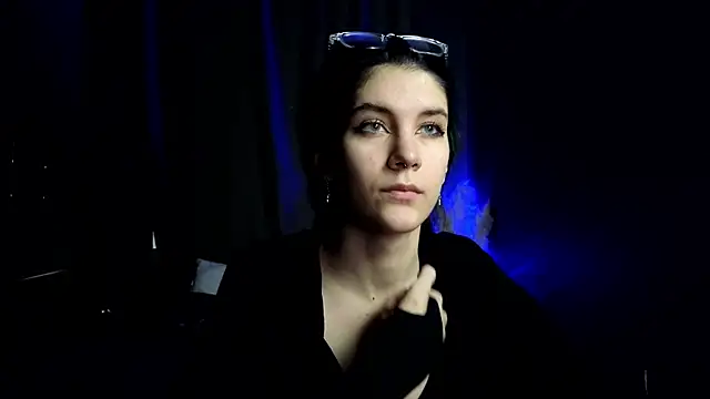 Hyeon Jin online show from March 4, 2:10 pm