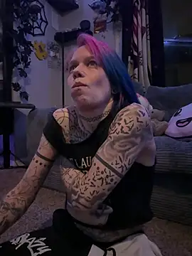 trashbrat online show from April 8, 9:09 am