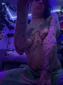 trashbrat online show from April 15, 11:06 am