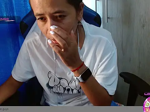 Danielagomez33 online show from March 3, 1:28 pm