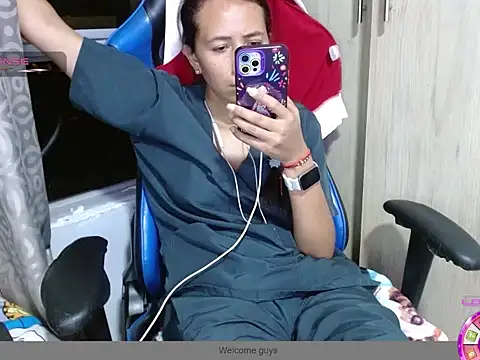 Danielagomez33 online show from April 11, 12:37 am