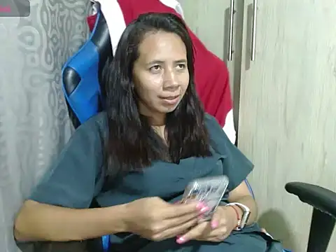 Snapshot of Danielagomez33 chatting on June 21, 12:46 am Danielagomez33 online show from June 21, 12:46 am
