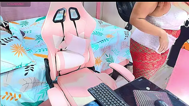 Snapshot of kimberly_bellu chatting on May 27, 11:35 pm kimberly bellu online show from May 27, 11:35 pm