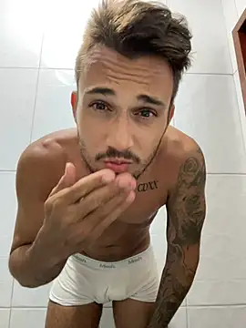 Snapshot of carvalhofelipe chatting on January 15, 9:20 pm carvalhofelipe online show from January 15, 9:20 pm