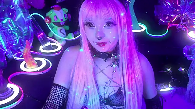 LaytonBox online show from April 18, 2:10 pm