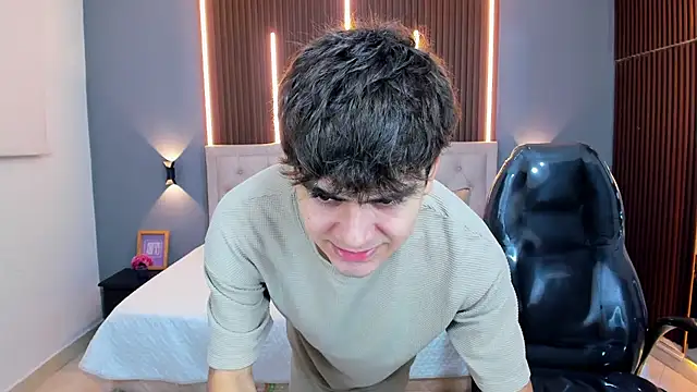 Tommy18   online show from March 18, 3:31 am