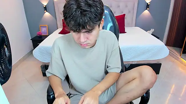 Tommy18   online show from March 26, 3:45 am