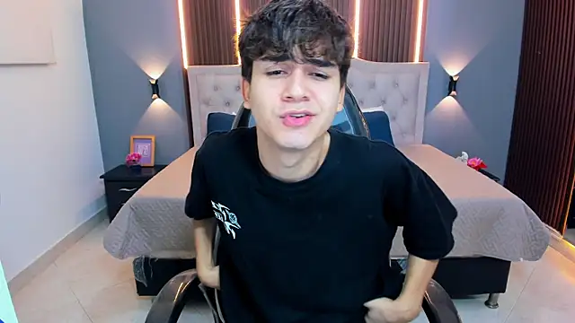 Tommy18   online show from March 31, 3:30 am