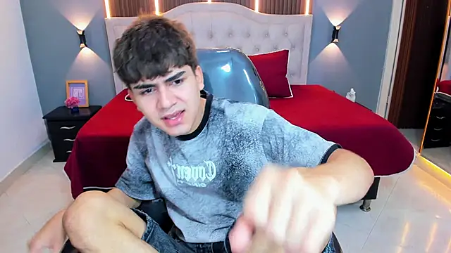 Tommy18   online show from May 24, 3:33 am