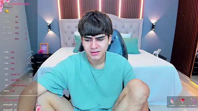 Snapshot of Tommy18__ chatting on July 14, 3:33 am Tommy18 online show from July 14, 3:33 am