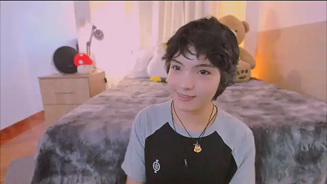 AllanYong18 online show from March 15, 8:04 pm