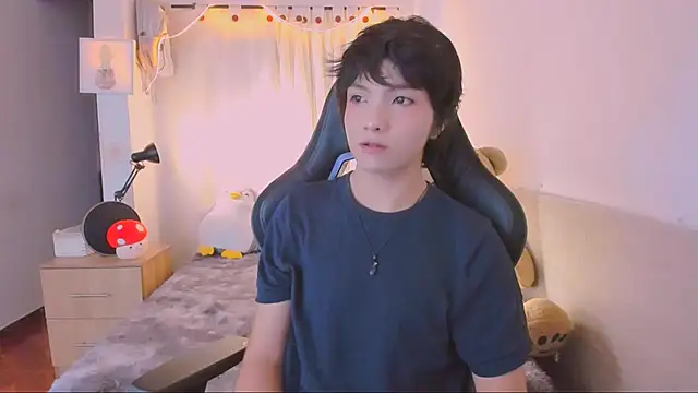 AllanYong18 online show from April 9, 10:20 am