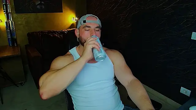 AdamJamesonn online show from May 23, 5:01 am