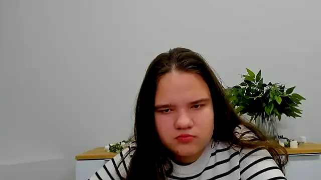 AdeleCruz online show from February 4, 8:24 am