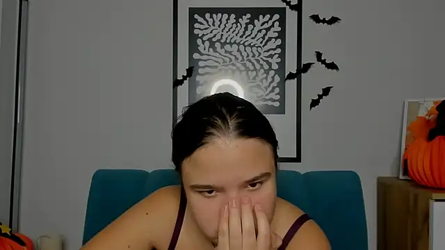 AdeleCruz online show from November 1, 8:05 am