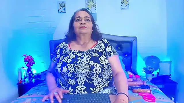 VickyBoobss online show from April 19, 1:10 pm