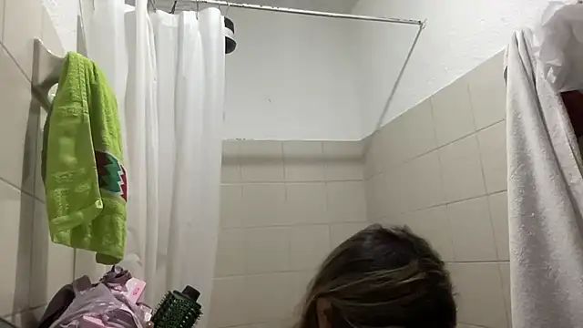 LunaBeya online show from March 7, 12:35 pm