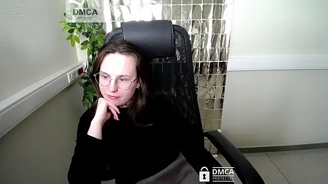 your paradise 01 online show from January 9, 12:30 pm