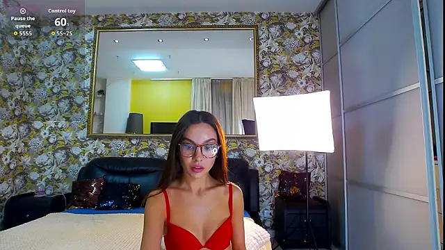 LiaStef online show from February 10, 9:35 am