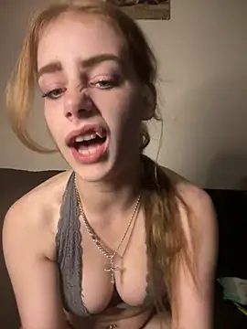 VioletxBlue online show from July 17, 11:20 pm