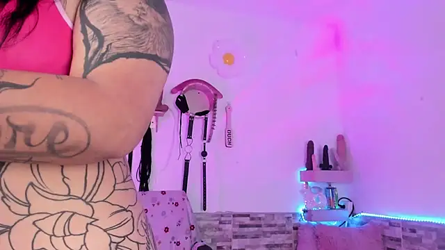 Snapshot of amyswallow7 chatting on February 13, 7:04 am amyswallow7 online show from February 13, 7:04 am