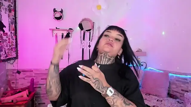 Snapshot of amyswallow7 chatting on February 15, 1:35 am amyswallow7 online show from February 15, 1:35 am