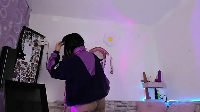 Snapshot of amyswallow7 chatting on February 22, 1:51 am amyswallow7 online show from February 22, 1:51 am