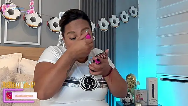 Elise-Leyton online show from June 17, 5:36 pm