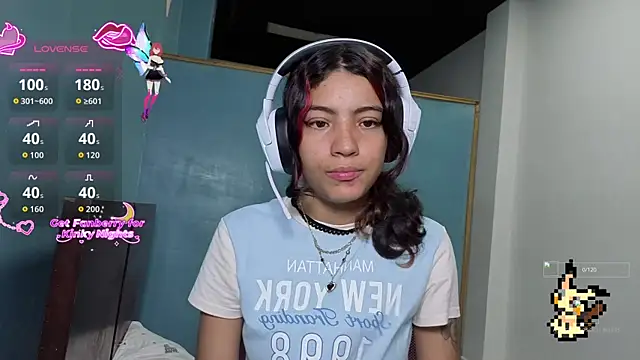 Snapshot of Lovelyamyy chatting on October 28, 2:04 am Lovelyamyy online show from October 28, 2:04 am