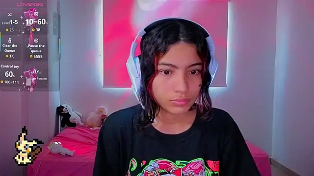 Snapshot of Lovelyamyy chatting on December 22, 12:13 pm Lovelyamyy online show from December 22, 12:13 pm